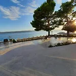 Appartement Seaside With A Swimming Pool Medici, Omis - 25214 Mimice