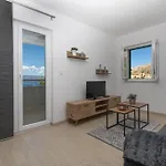 Appartement Seaside With A Swimming Pool Medici, Omis - 25214