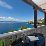 Seaside With A Swimming Pool Medici, Omis - 25214 Appartement Mimice